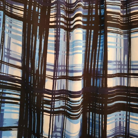 Dana Buchman Blue Print Blouse Size XL with Black Trim. Non wrinkle fabric. - Picture 2 of 5